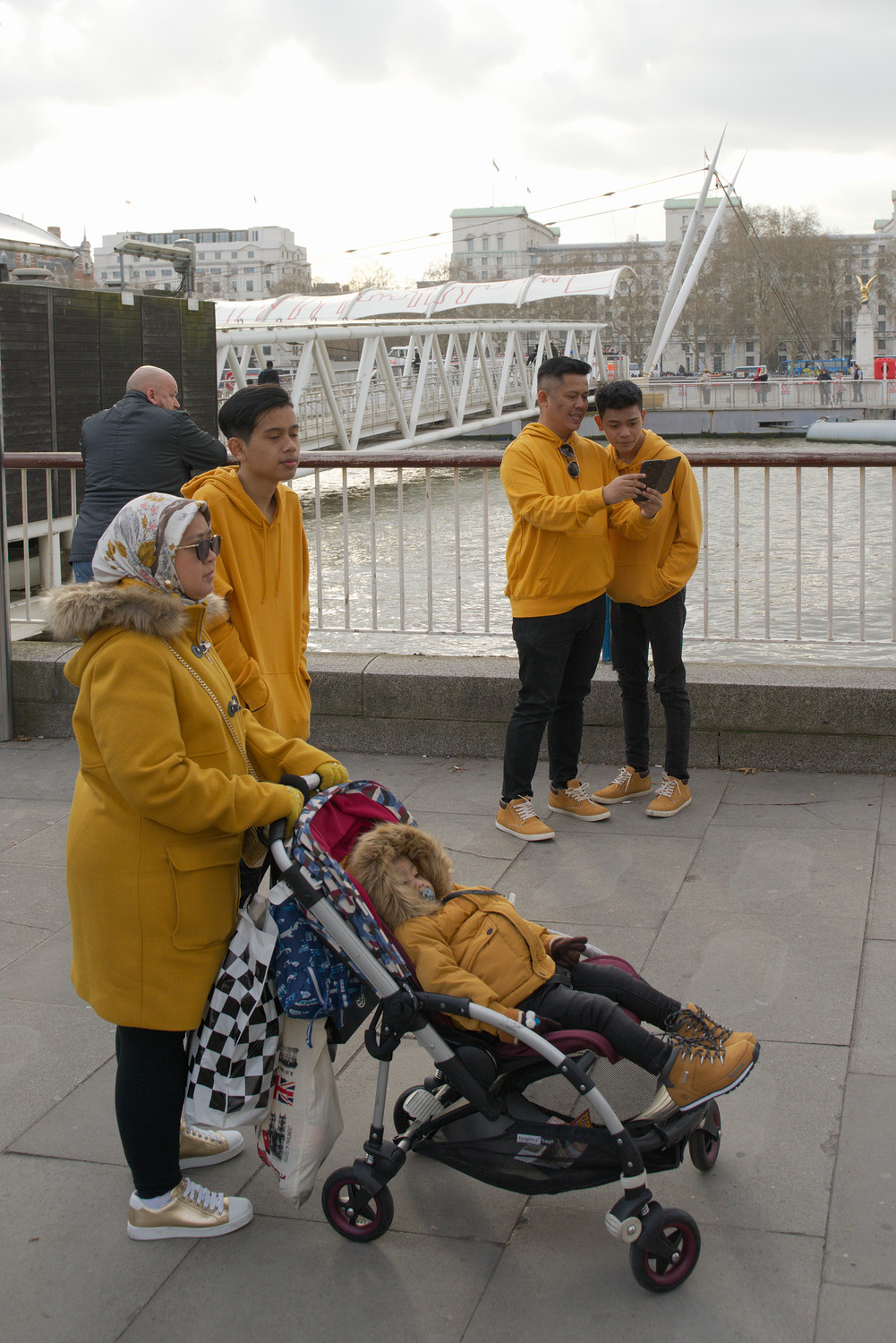 Famille en Jaune